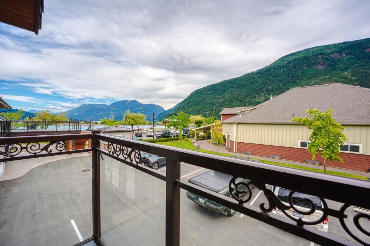 Harrison Grand Motel Harrison Hot Springs Exterior foto